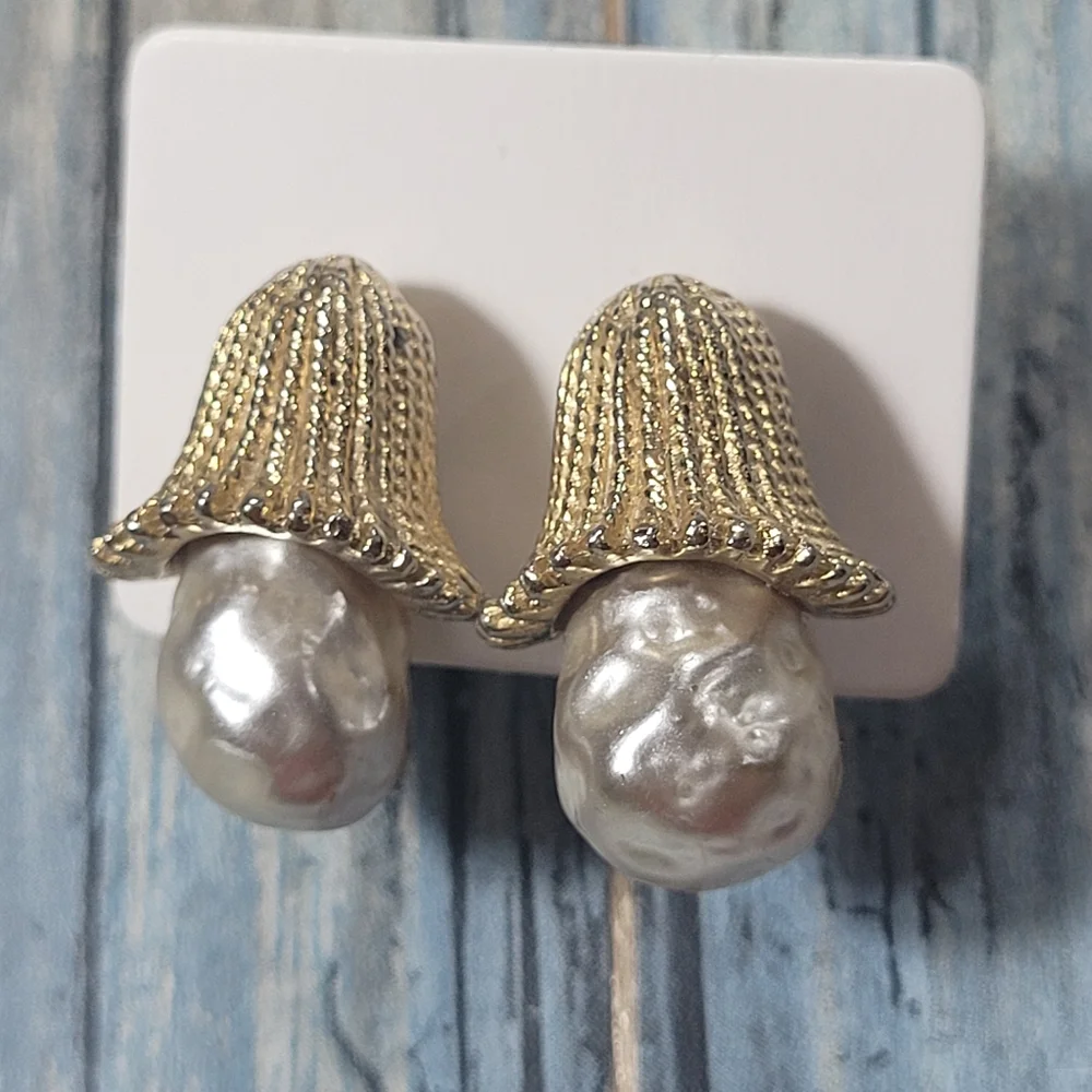 Sarah Coventry Earrings - Picture 9 of 10